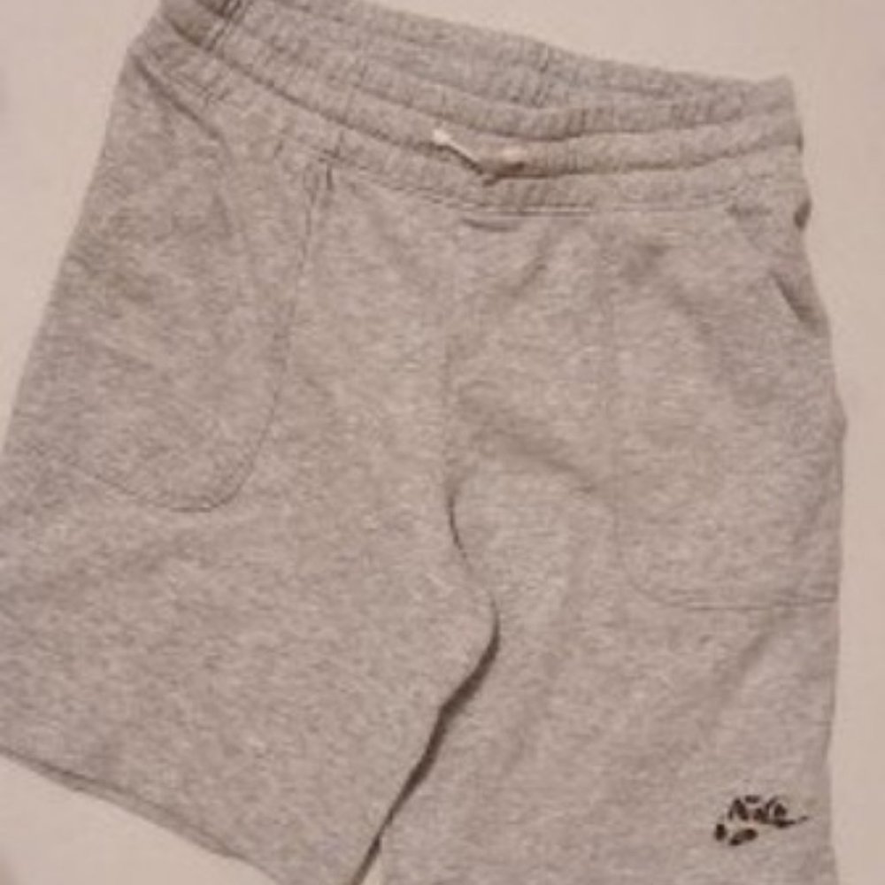 Nike Wonder Nation  Womans Gray Sport Shorts.  Sz L Pull on Logo Comfortable